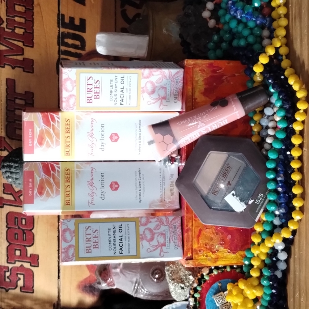 Burts bees face care bnib